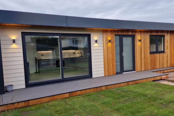 Garden annexe cost UK