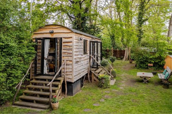 Shepherds hut planing permission air bnb cropped resized for header