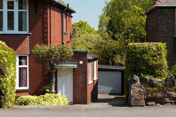 Side access for annexe